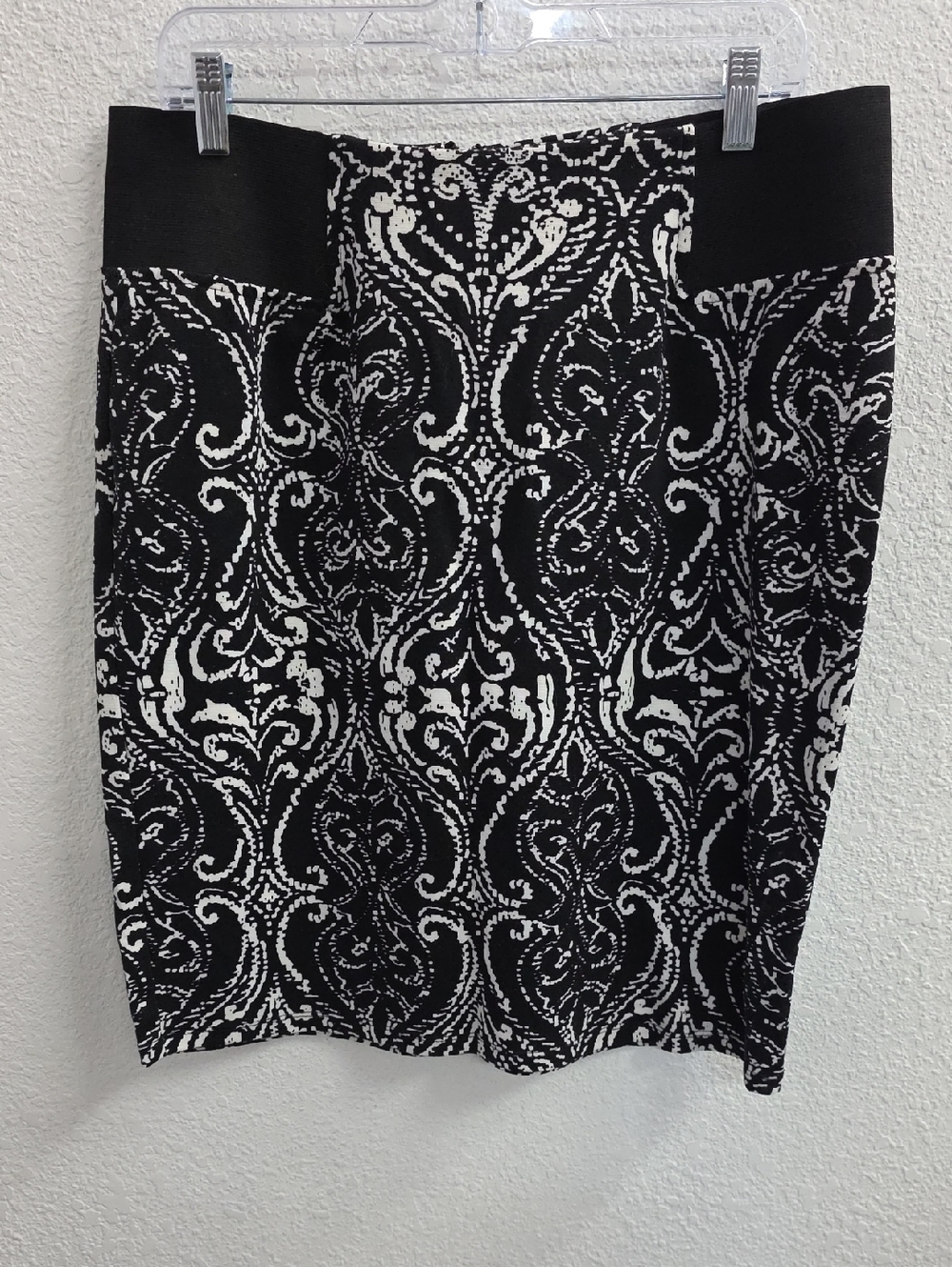 Roz & Ali Knit Sweater Skirt Black & White Print Skirt